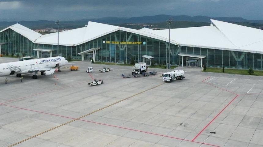 Kars Harakani Havalimanı&rsquo;nda 8 ayda 423 bin yolcu trafiği