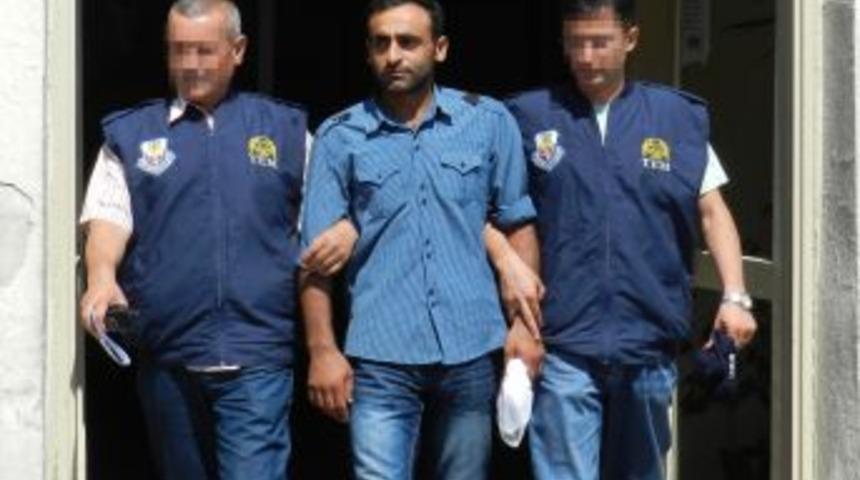 İzmir'de ter&ouml;r &ouml;rg&uuml;t&uuml; propagandasını yapmaktan bir kişi yakalandı