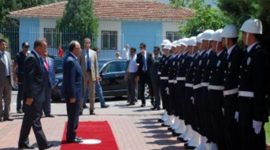Zabıtalar, Başbakan Yardımcısı Atalay&rsquo;ı g&ouml;r&uuml;nce heyecanlandı