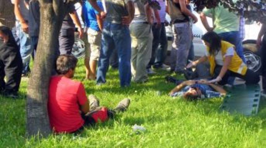 Midib&uuml;sle kamyonet &ccedil;arpıştı: 5 kişi yaralandı