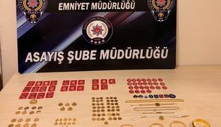 Bilecik'te 3 milyon liralık ziynet eşyasıyla yakalanan dolandırıcılık ş&uuml;phelileri tutuklandı