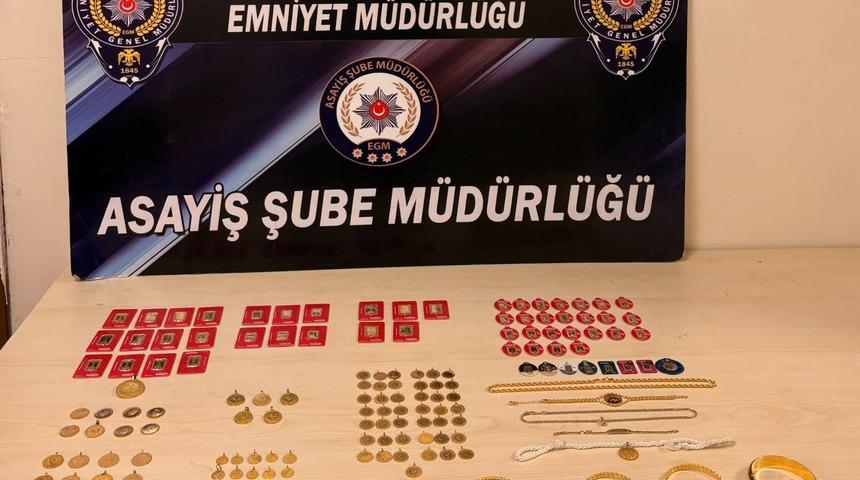 Bilecik'te 3 milyon liralık ziynet eşyasıyla yakalanan dolandırıcılık ş&uuml;phelileri tutuklandı