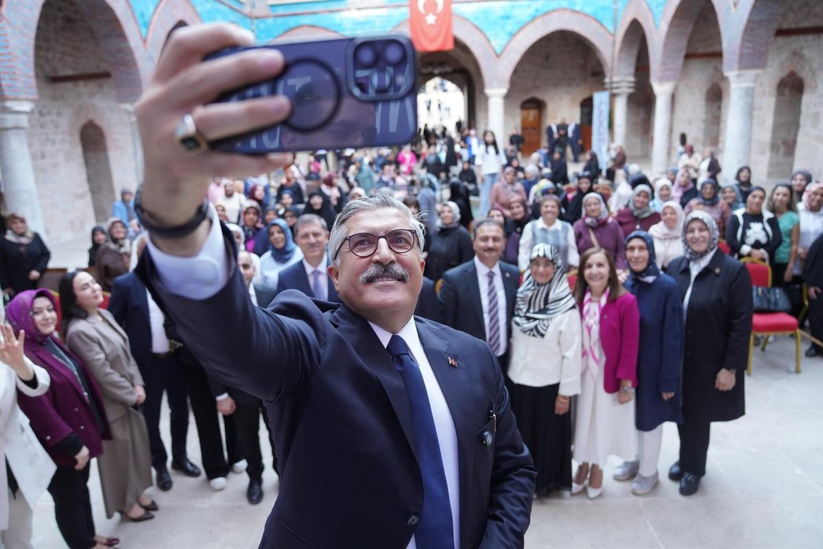 AK Parti den se&ccedil;im resti! Herkes tarihi tartışırken Yayman net konuştu 5