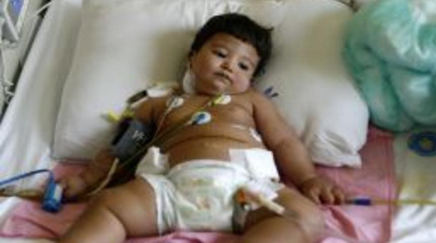 1 yaşındaki bebek babasının karaciğeriyle hayata tutundu