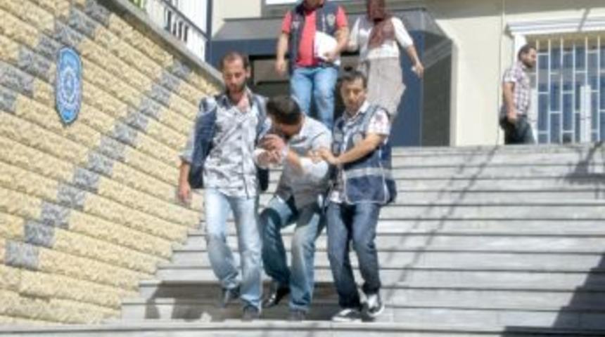 Kuyumcu, d&uuml;kkanını soyan hırsızları kovalı ama yetişemedi