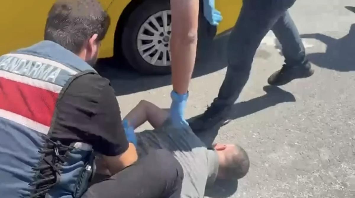 Taksinin bagajından cephanelik &ccedil;ıktı! Tam 108 adet tabanca ele ge&ccedil;irildi 1
