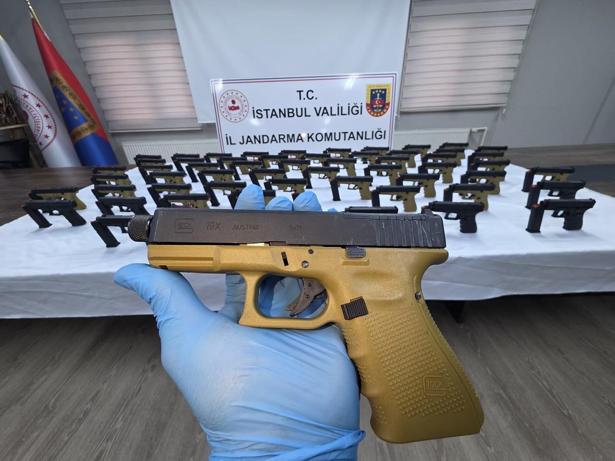 Taksinin bagajından cephanelik &ccedil;ıktı! Tam 108 adet tabanca ele ge&ccedil;irildi 2
