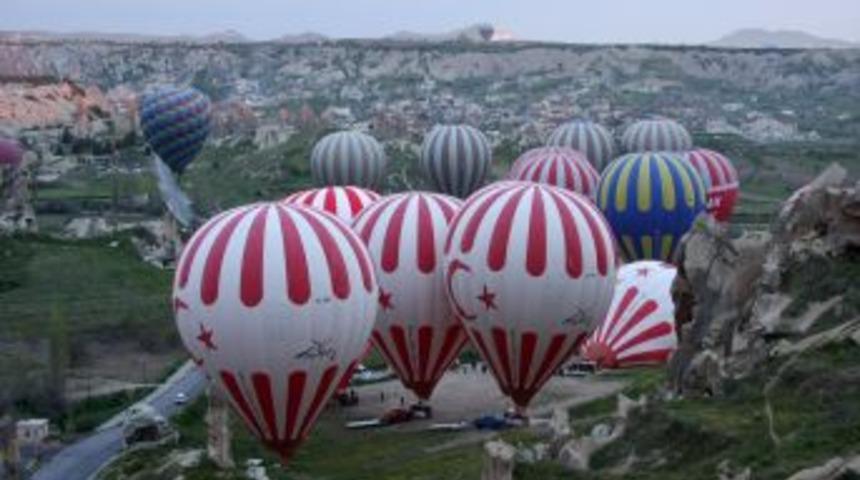 Balonlar 8 bin feete y&uuml;kseliyor