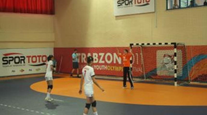 Bayanlar hentbol karşılaşmasında T&uuml;rkiye, Rusya&rsquo;ya 22-38 yenildi