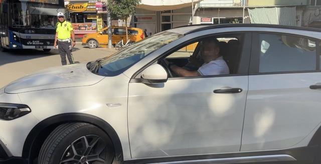Polislerin gözü önünde ters yöne girdi, 10 bin lira ceza yedi 1
