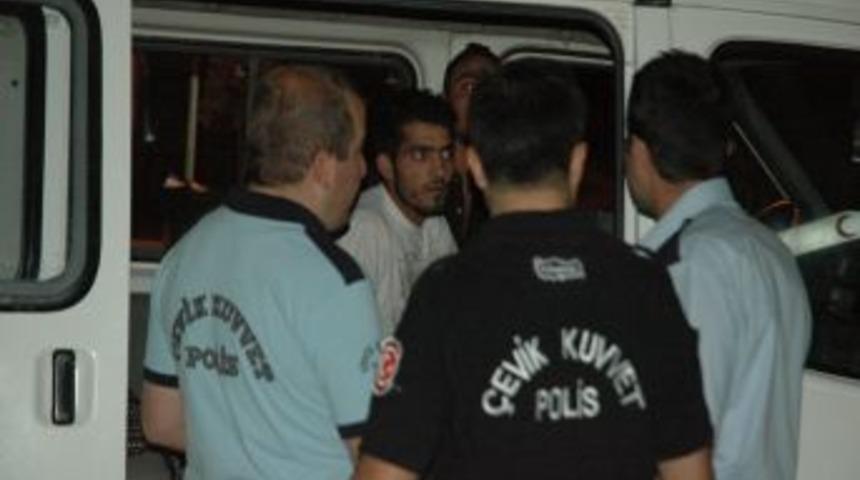 Ortakların bı&ccedil;aklı ve demir sopalı kavgasında 8 kişi yaralandı