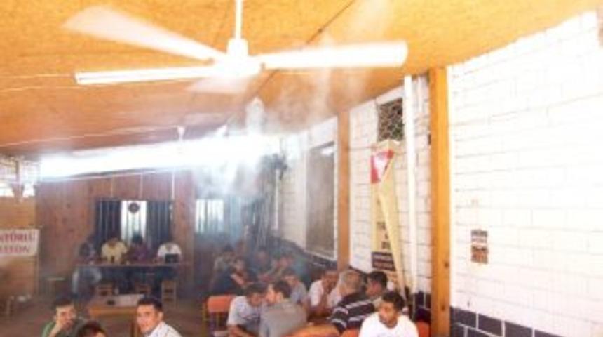 M&uuml;şterilerini su buharlı soğutma y&ouml;ntemiyle serinletiyor