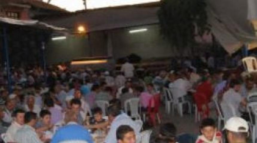 Kula'daki Manavlar Sebzeciler Derneği iftar verdi