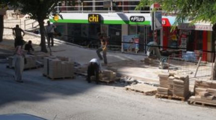 Antakya'nın prestij caddelerinde &ccedil;alışmalar s&uuml;r&uuml;yor