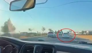 Makas atan s&uuml;r&uuml;c&uuml; trafiği tehlikeye attı