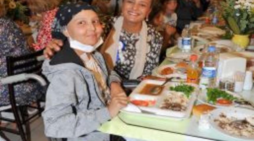 Nevin G&ouml;k&ccedil;ek'ten onkoloji hastalarına iftar