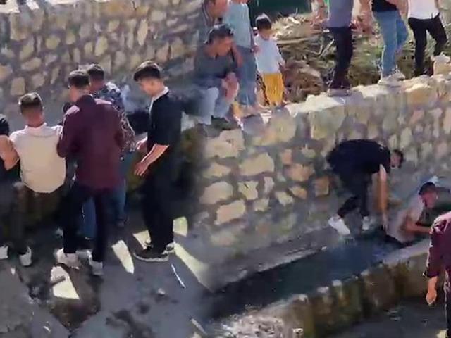 Asırlık 'sulu' d&uuml;ğ&uuml;n geleneği: Damadın başına bakın neler geldi
