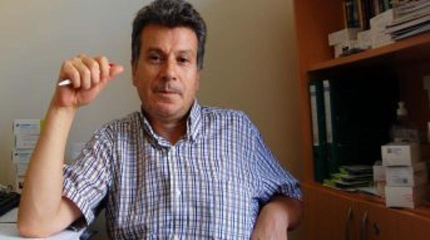 Sigara tedavisi g&ouml;rene &lsquo;Bayram&rsquo; diye sigara ikram etmek emekleri boşa &ccedil;ıkarıyor