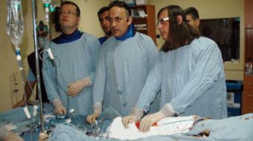 Tıkalı kalp damarı bypassız a&ccedil;ıldı