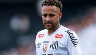 Brezilya'da tarihi olay! Neymar efsanesi olduğu kul&uuml;b&uuml; ipten aldı, milyonlarca Euro'yu cebinden &ouml;dedi