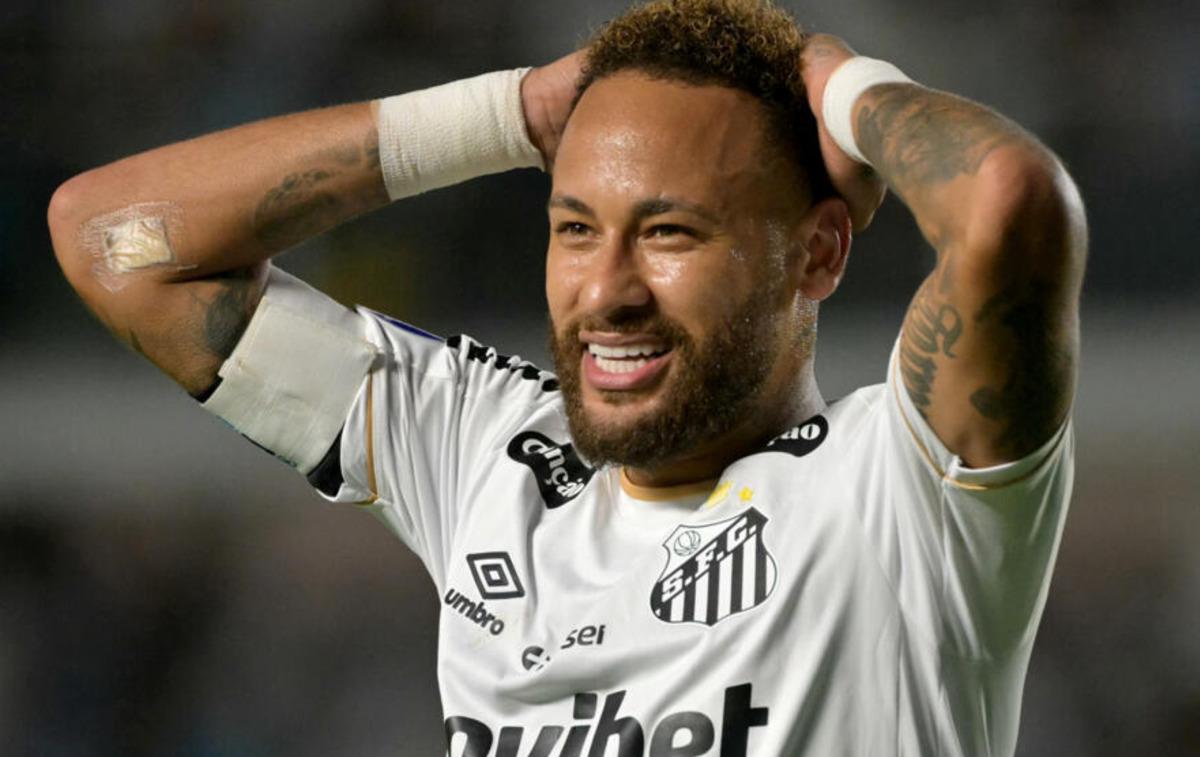 Brezilya da tarihi olay! Neymar efsanesi olduğu kul&uuml;b&uuml; ipten aldı, milyonlarca Euro yu cebinden &ouml;dedi 2