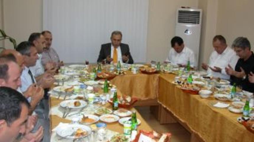 Vali B&uuml;y&uuml;k: Depremin eğitimdeki travması devam ediyor