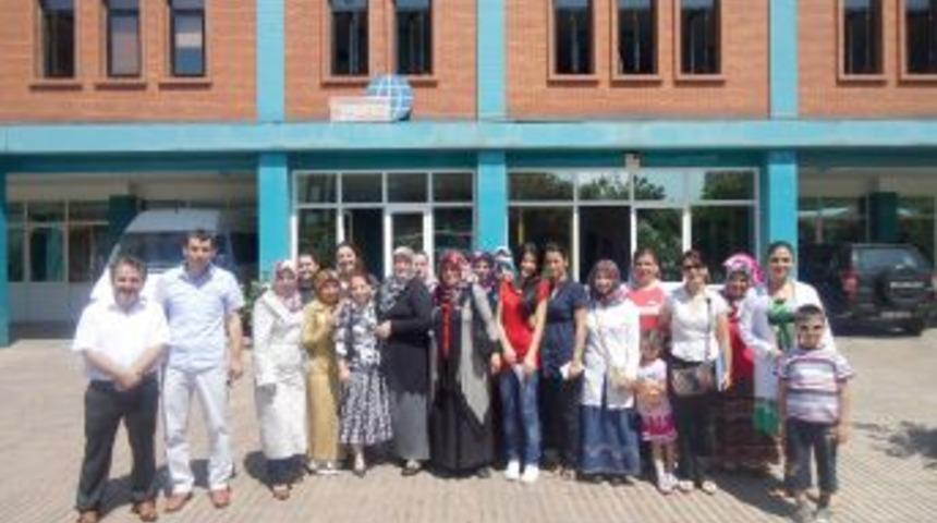 Tekstil kursu mezunu bayanlar, bilgilerini fabrikalarda pekiştiriyor