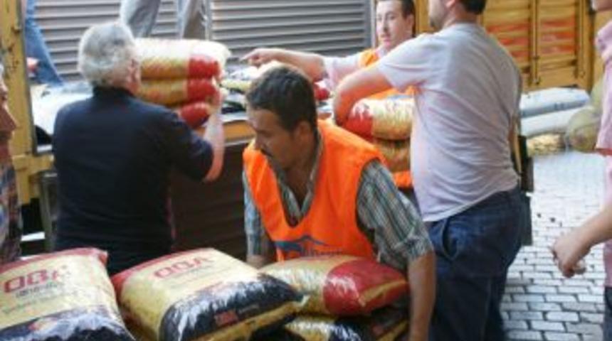 Kırkağaç Genç İşadamları Derneği Somali'ye gıda yardımı yaptı