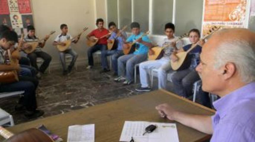 Erciş Halk Eğitim'deki kurslara daha &ccedil;ok &ouml;ğrenci katılıyor