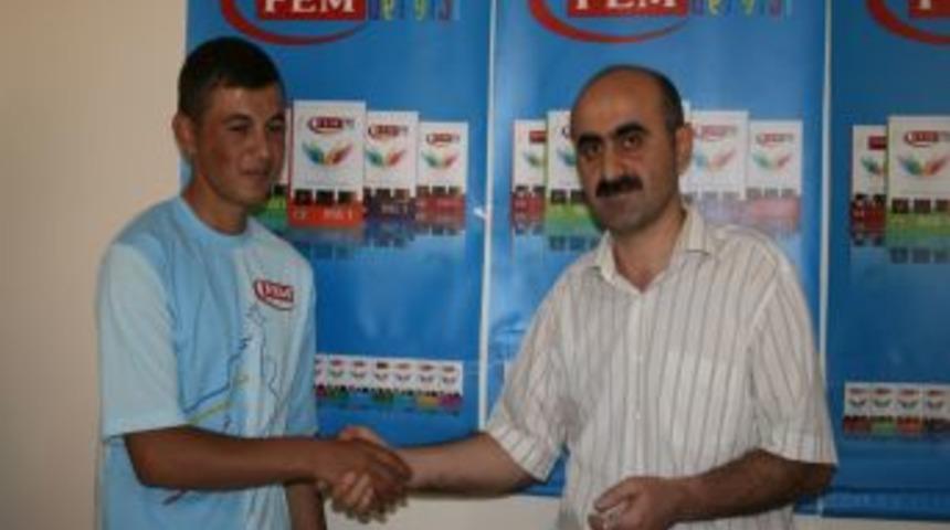 Ağrı FEM, il birincisi olan &ouml;ğrencilerini &ouml;d&uuml;llendirdi