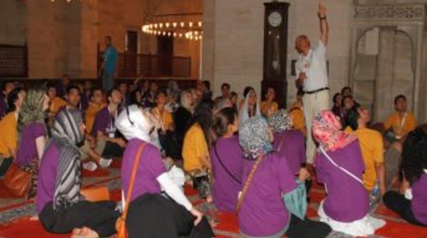 Avrupa&rsquo;da yaşayan T&uuml;rk gen&ccedil;leri İstanbul&rsquo;u gezdi