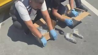Taksinin bagajından cephanelik çıktı! Tam 108 adet tabanca ele geçirildi
