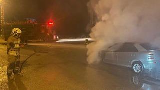 Payas’ta otomobilin motorundan alevler yükseldi