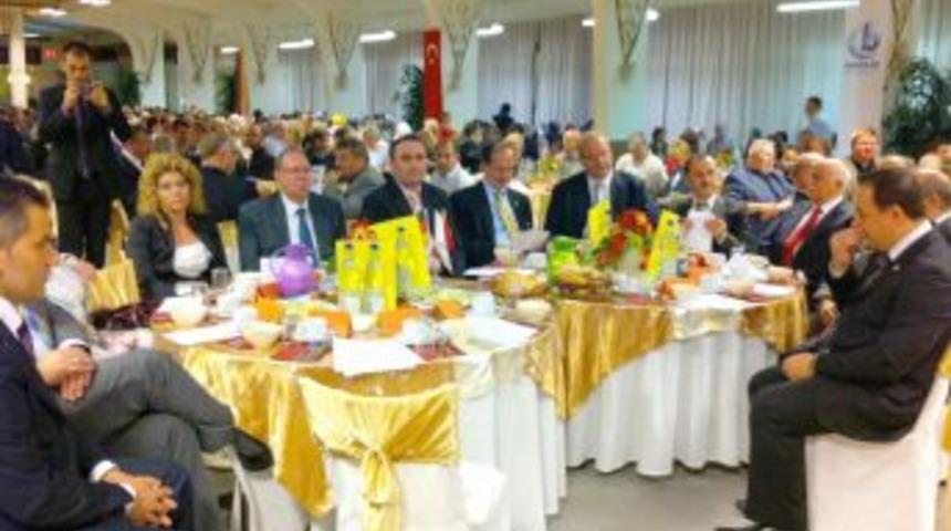 İftar sofrası Almanya&rsquo;da kuruldu