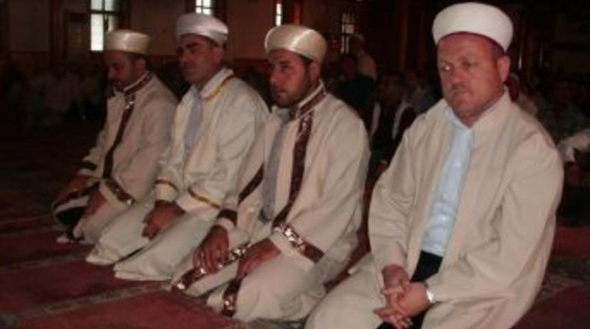 Şehitler i&ccedil;in Kur'an ziyafeti