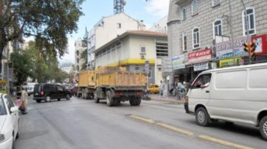 Bozulan sinyalizasyon sistemi kavşak trafiğini fel&ccedil; etti