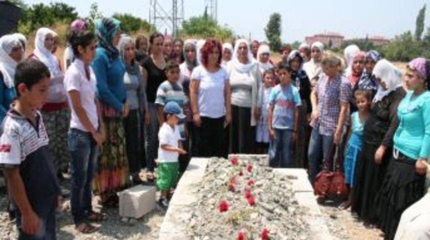 Ceylan'ın kabrini ziyaret eden BDP'li kadınlar t&ouml;re cinayetlerini kınadı