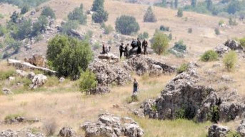 Ter&ouml;ristler mayın taraması yapan time saldırdı: 4 yaralı