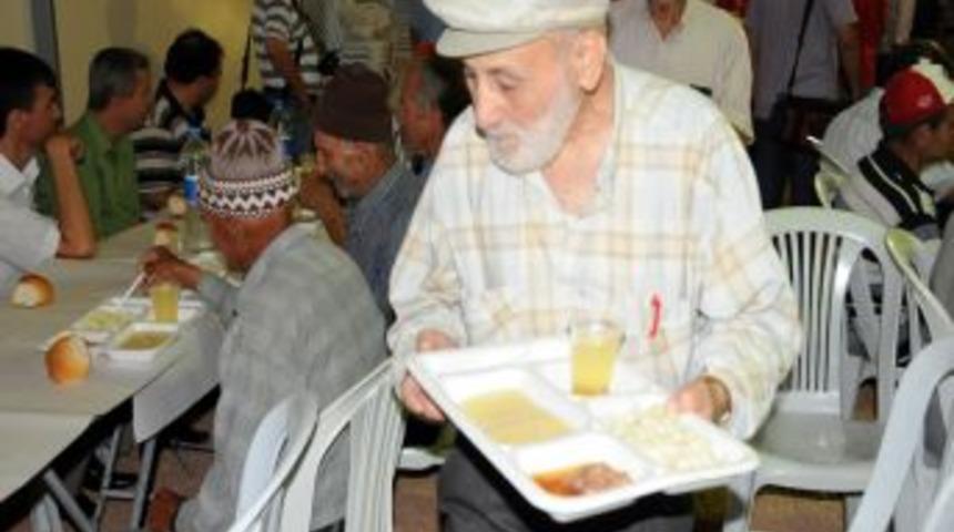 Balıkesir Belediyesi her g&uuml;n 3 bin kişiye iftar yaptıracak