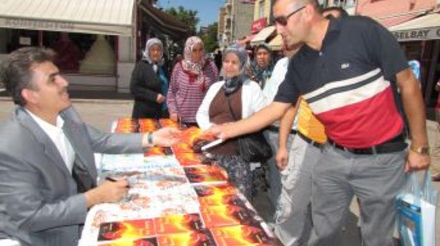 İmamdan Afrikalılar i&ccedil;in imza g&uuml;n&uuml;