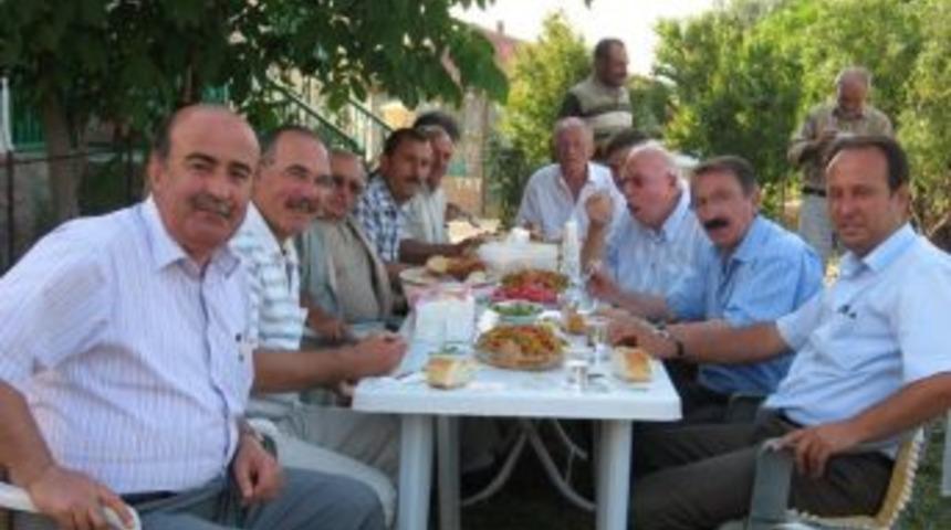 Sarıkaya Şair ve Yazarlar Derneği &uuml;yeleri yemekte buluştu