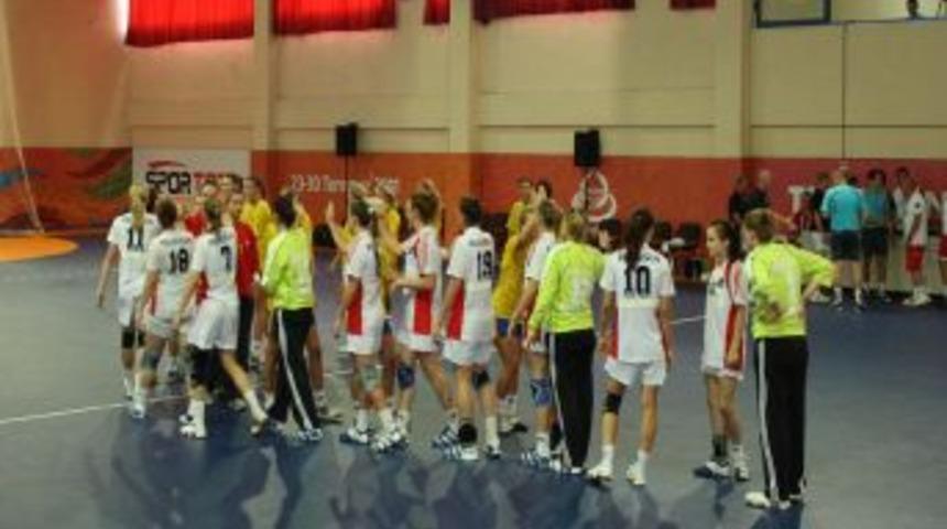 Bayanlar Hentbol m&uuml;sabakalarında Rusya, İsve&ccedil;&rsquo; i 37-20 yendi