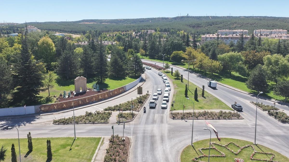 Eşek Kulaklı Midas şehre indi! Eskişehir in göbeğine diktiler 2