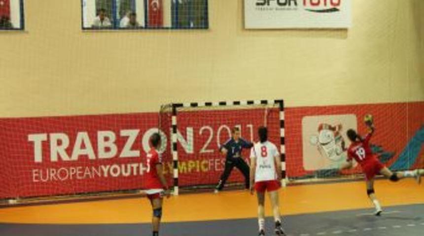 Bayanlar Hentbol m&uuml;sabakalarında Polonya, T&uuml;rkiye&rsquo; yi 26-23 yendi