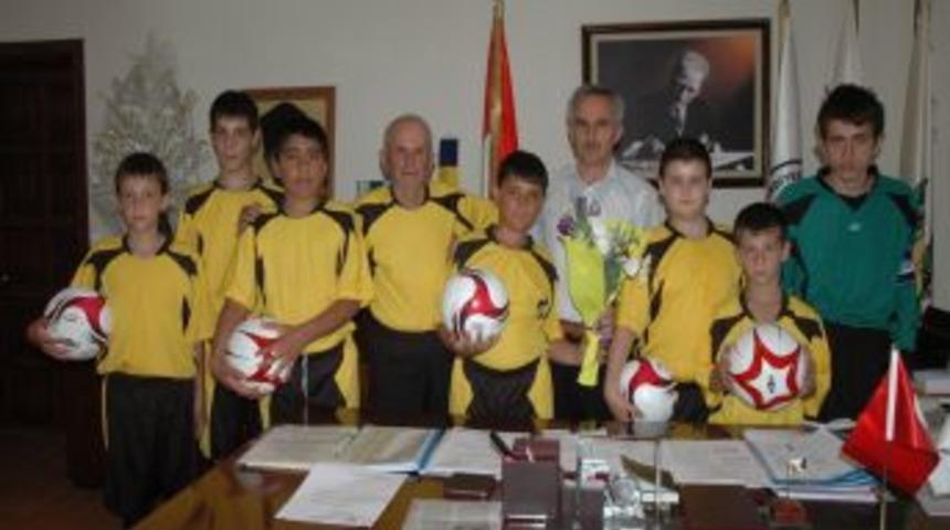 Gemlikg&uuml;c&uuml;&rsquo;ne malzeme desteği