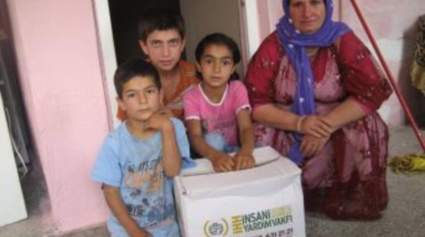 İHH Şırnak'ta fakirleri giydirdi