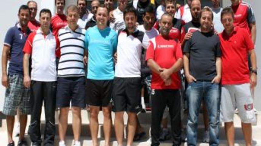 Manisaspor'da altyapı kadrosundan &Ouml;zdeş'e hayırlı olsun ziyareti