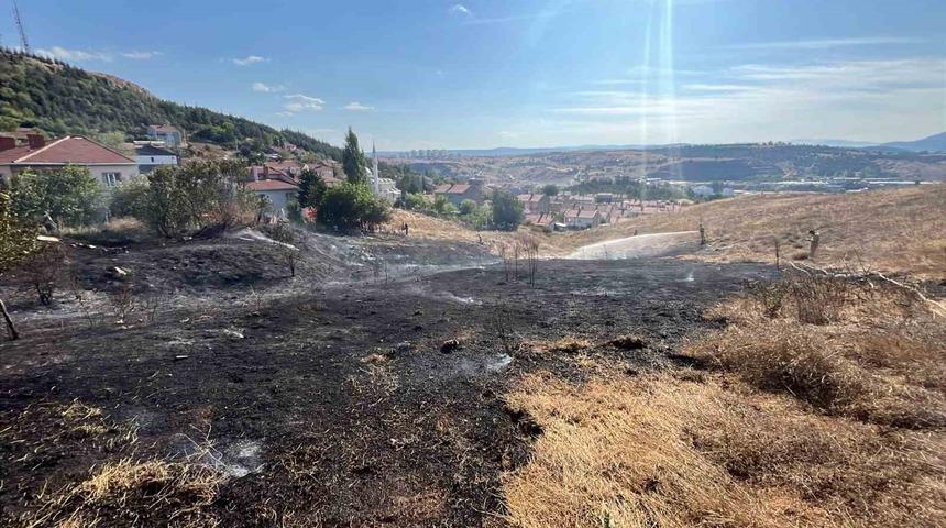 Boz&uuml;y&uuml;k&rsquo;te otluk yangını