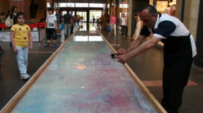 D&uuml;nyanın en b&uuml;y&uuml;k ebrusu Trabzon&rsquo;da yapıldı