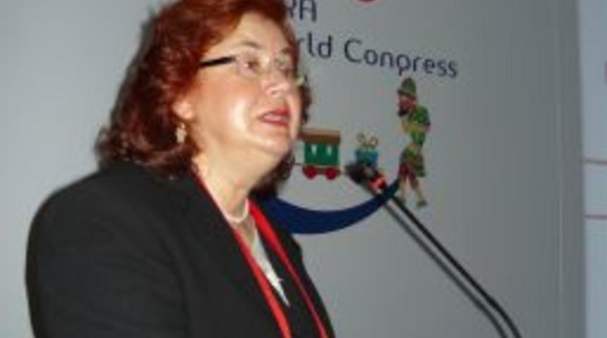 &ldquo;İnternete bağımlı olduk, bireyselleşiyoruz&rdquo;